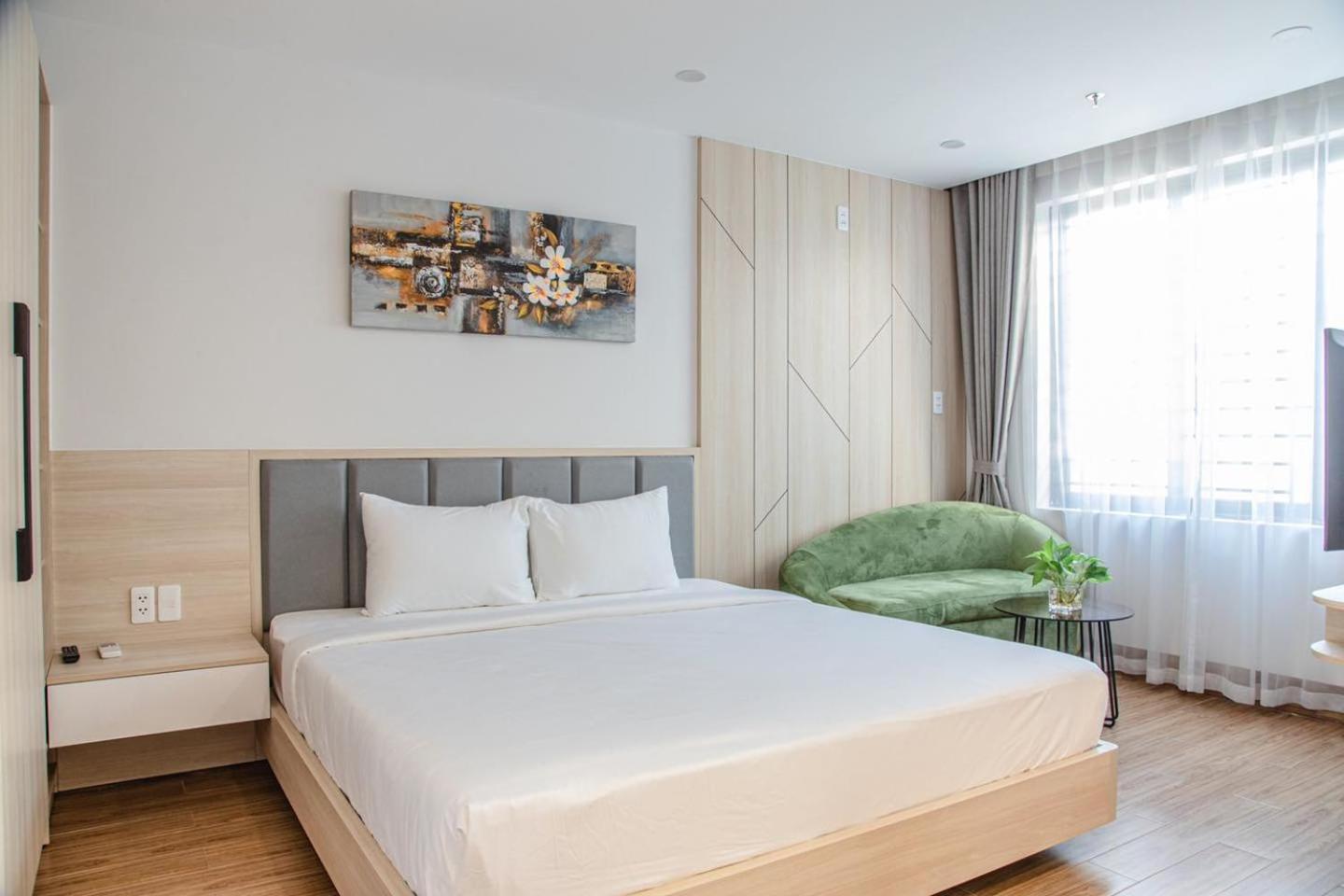 Laurel Apartment *